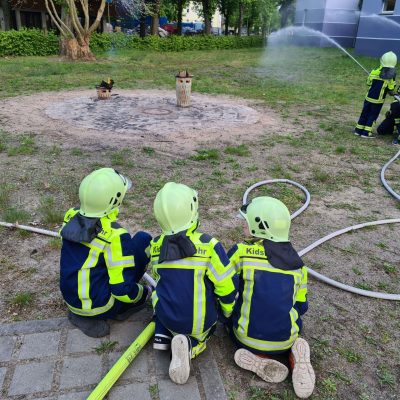 Kidsfeuerwehr Jugendfeuerwehr bei der Übung